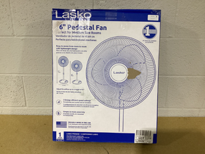 lot 418 image: Lasko 16 Oscillating 3-Speed Pedestal Fan, White