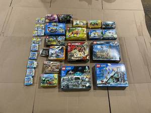 lot 380 image: LOT OF Lego Toys