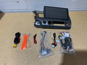 lot 260 image: Isudar Stereo 132g Compatible with Honda Civic 2006-2011