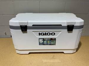 lot 17 image: Igloo Latitude 100qt Marine Cooler