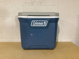 lot 458 image: Coleman 316 Series 60QT Ice Chest Rolling Cooler with Wheels