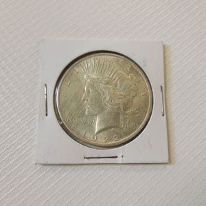 lot 18 image: 1922 PEACE DOLLAR  90% SILVER