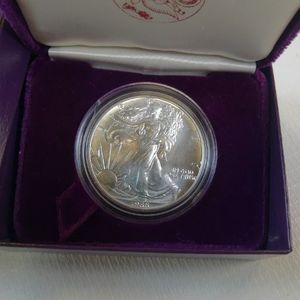 lot 20 image: AMERICAN EAGLE 1 0Z SILVER PROOF  IN CASE  EXCELLENT CONDTION