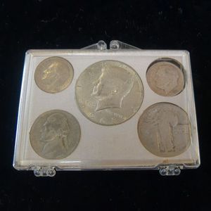 lot 34 image: COLLECTION OF VARIOUS SILVER COINS  KENNEDY HALF DOLLAR 64  BARBER QUARTER TWO DIMES AND A NICKEL