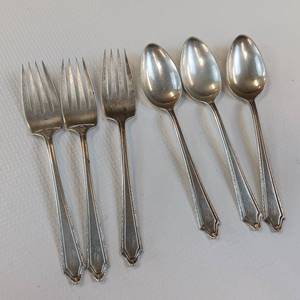 lot 55 image: (169 grams total weight) STERLING SILVE FLATWARE SET  3 SOLID SPOONS  3 SOLID SILVER FORKS