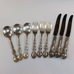 lot 56 image: (421 grams total weight) ORNATE STERLING SILVE FLATWARE SET  3 SOLID SPOONS  3 SOLID SILVER FORKS  3 KNIVES WITH SILVER HANDLESSTAINLESS BLADES
