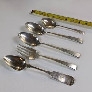 lot 83 image: 5 PIECE COLLECTION OF MISC. SOLID STERLING SILVER FLATWARE  4 SPOONS AND 1 FORK   TOTAL WEIGHT OF 284.6 GRAMS