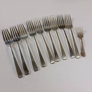 lot 85 image: 10 PIECE COLLECTION OF SOLID STERLING SILVER FLATWARE  10 FORKS   TOTAL WEIGHT OF 368.6 GRAMS