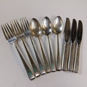 lot 90 image: 9 PIECE SET OF STERLING SILVER FLATWARE  3 SPOONS  3 FORKS   3 KNIVES TOTAL WEIGHT OF 321.4 GRAMS (KNIVES HAVE STAINLESS STEEL BLADES)