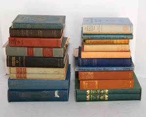 lot 210 image: Collection of 20 Blue & Red Tone Vintage Books  Decorative & Collectible