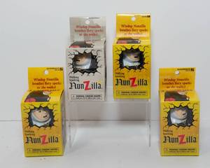 lot 18 image: Set of 4 Wind Up Nunzillas