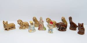lot 31 image: Set of 13 Miniature Figurines  Many by Wade