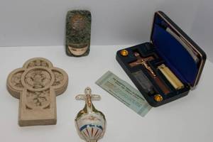 lot 58 image: Variety of Religious Christian Items