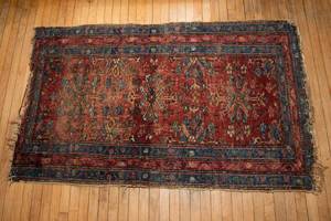 lot 87 image: Vintage Wool Rug - 28.5 x 48