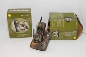 lot 89 image: Motorola RealTree 2.4GHz Cordless Telephones  Set of 2