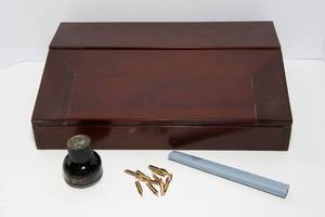 lot 192 image: Authentic Models Campaign Lap Desk  Includes Ink & Quill