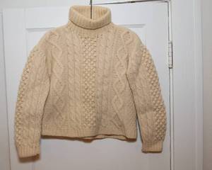 lot 208 image: Vintage Tally Ho Wool Sweater  Made in Italy  Cream, Size Small