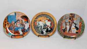 lot 253 image: Collectors Cat Plates by Turi MacCombie  Set of 3