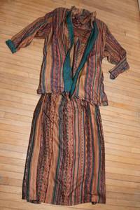 lot 248 image: Simran 3-Piece Vintage Outfit  Made in Qatar  Size Large