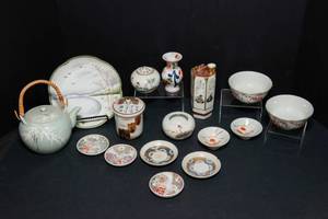lot 257 image: Variety of Vintage Asian Glassware  Assorted Styles