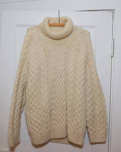 lot 266 image: Wool Turtleneck Sweater  Size Large