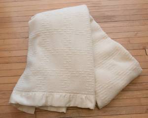 lot 295 image: Faribault Woolen Mills Wool Blanket - 60% wool