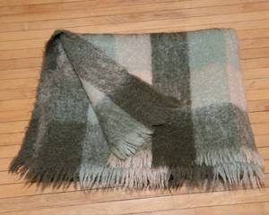 lot 305 image: Vintage Glen Cree Mohair Throw  Made in Scotland, 42 x 76