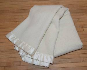 lot 311 image: Vintage Faribault Woolen Mills Blanket