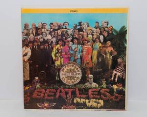 lot 316 image: The Beatles  Sgt. Peppers Lonely Hearts Club Band Vintage LP Vinyl Album