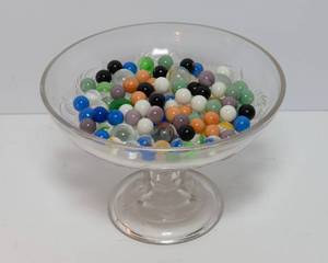 lot 290 image: Variety of Marbles  Vintage and Mixed Styles