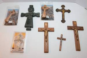 lot 319 image: Set of 8 Crosses  Mixed Styles & Materials