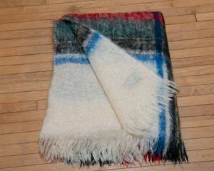 lot 333 image: Vintage Glen Cree Mohair Throw  Made in Scotland, 47 x 75