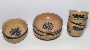 lot 381 image: Pfaltzgraff Yorktown Dinnerware  10 Pieces