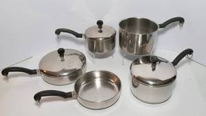 lot 389 image: Set of Five Farberware Pots  Aluminum-Clad Stainless Steel with Lids