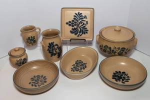lot 397 image: Pfaltzgraff Yorktown Servingware
