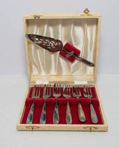 lot 398 image: Vintage Angora Silver Plate Dessert Fork & Pie Server Set  Made in England