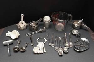 lot 407 image: Lot of Measuring Utensils  Mainly Stainless Steel