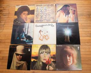 lot 433 image: Set of Nine Vintage 1970s LP Vinyl Albums