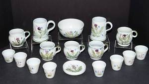 lot 455 image: Vintage Buchan Thistle Stoneware Collection  Scotland-Made Charm