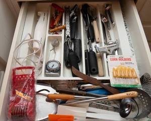 lot 463 image: Drawer of Cooking and Baking Utensils