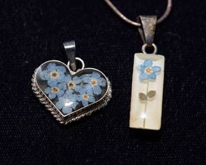 lot 434 image: Sterling Silver Forget Me Not Necklace