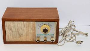 lot 128 image: MCM Vintage KLH Model Twenty-One Radio  Working Condition