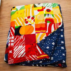 lot 174 image: Vintage Colorful Twin Sized Quilt