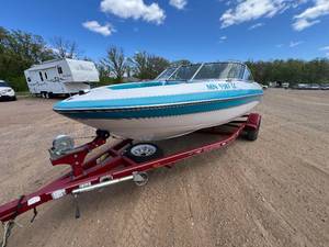 lot 1 image: 1993 Glastron SSV 195