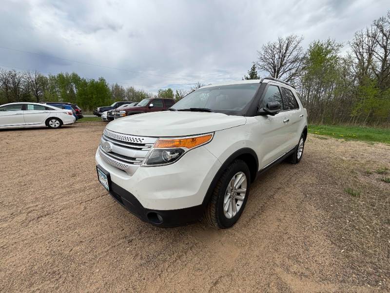 lot 8 image: 2011 Ford Explorer XLT