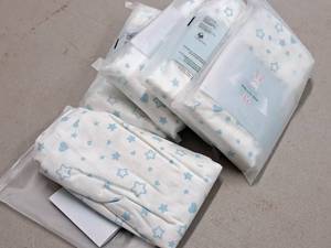 lot 59 image: Lot of (5) Houseware Homes Blue Stars pattern Baby Crib Sheets