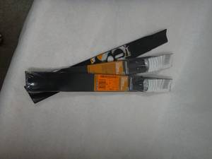 lot 4-H2025 image: PowerCare 22 3-in-1 universal mower blades
