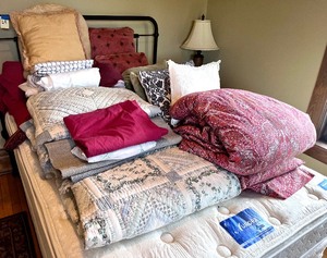lot 111 image: Assortment of Linens