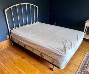 lot 31 image: Full Size White Metal Industrial Bed Frame