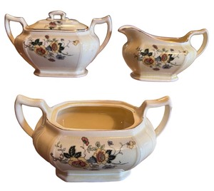 lot 61 image: Limoges Sugars & Creamer